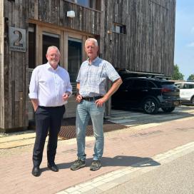 Links op de foto: Jaap Willem Eijkenduijn; rechts op de foto: Andries Middelbos  